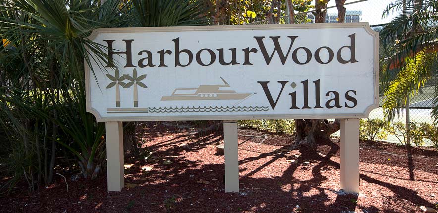 Harbourwood Villas Hallandale Luxury Condo Sign to Entrance